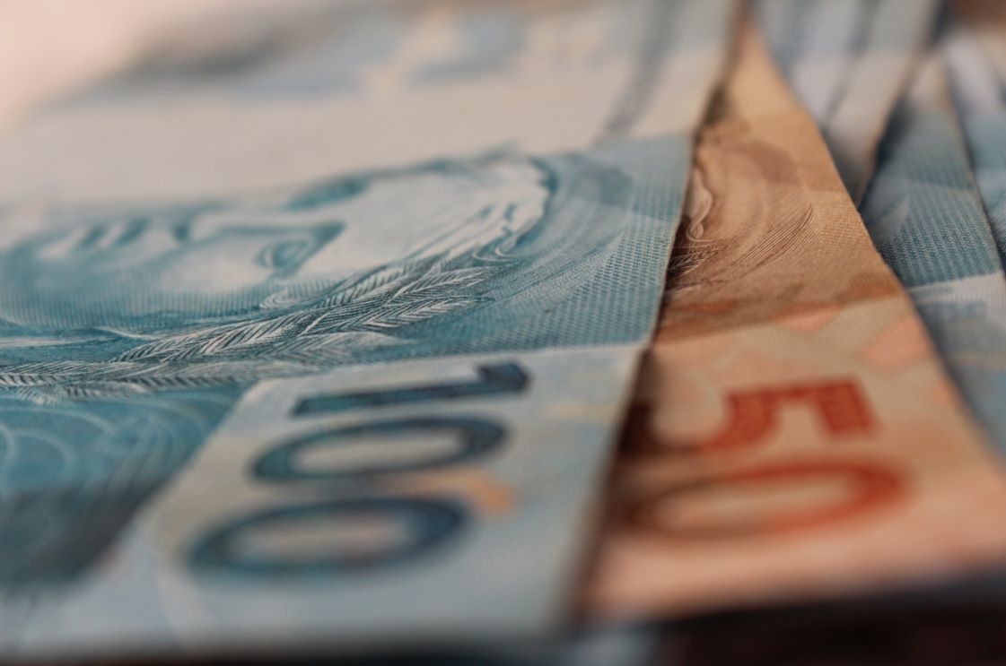 Salário mínimo sobe para R$ 1.302 em 1º de janeiro