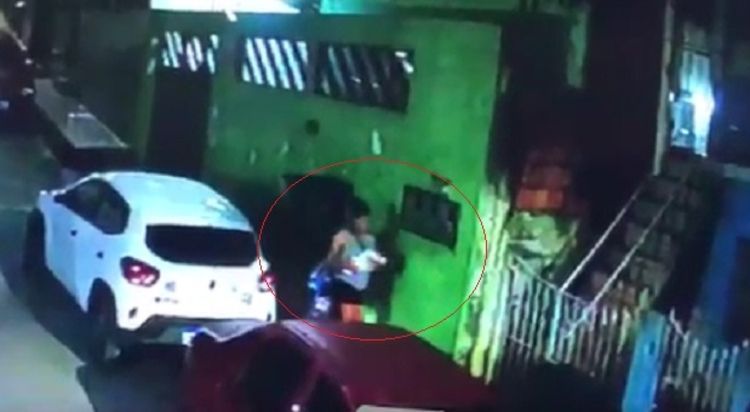 Polícia procura mulher que abandonou bebê em caixa de sapato no Alvorada