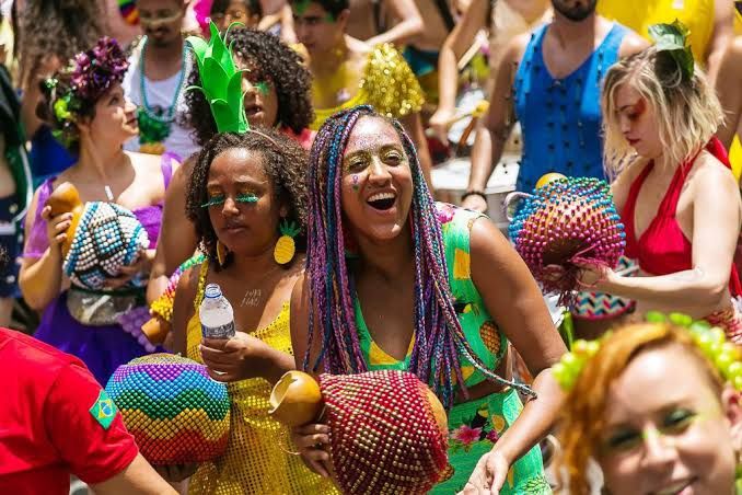 Adriana Brasil - A chuva não vai atrapalhar nosso Carnaval em Manaus