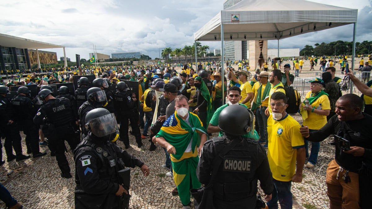 Extremistas responderão por tentativa de depor governo legitimamente constituído