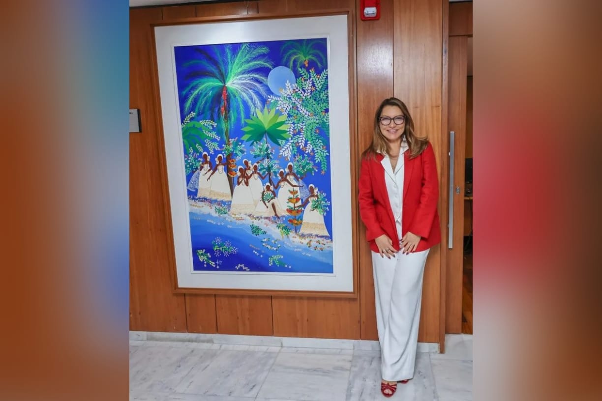 Janja escolhe quadro da artista amazonense para expor em seu gabinete