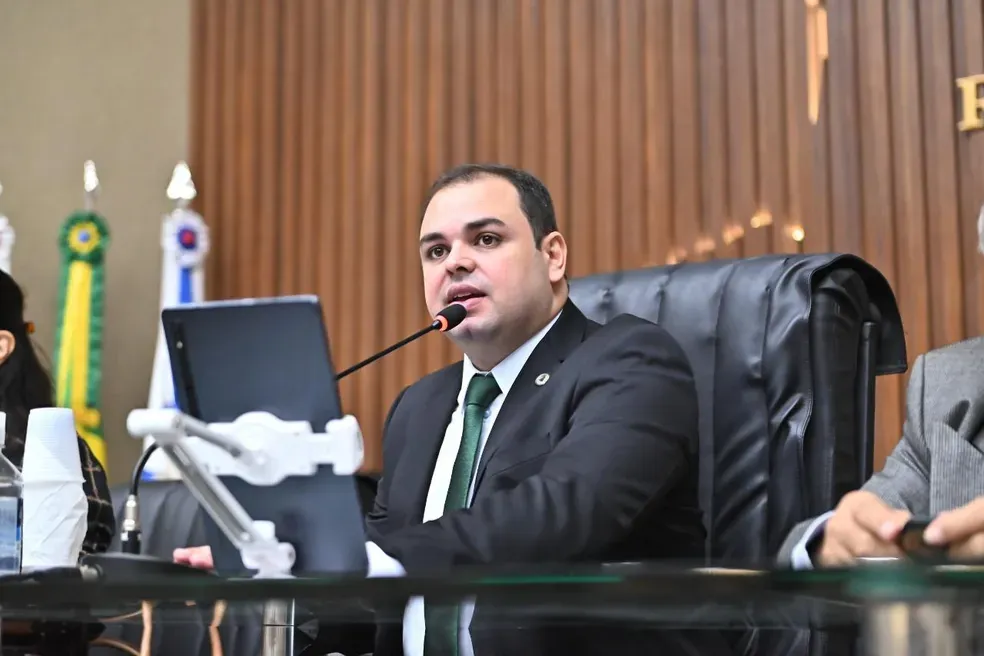 Roberto Cidade firma 24 votos para reeleição à presidência da Aleam