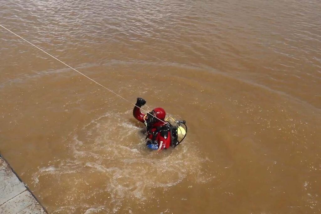Adolescentes desaparecem após bote afundar no rio Solimões