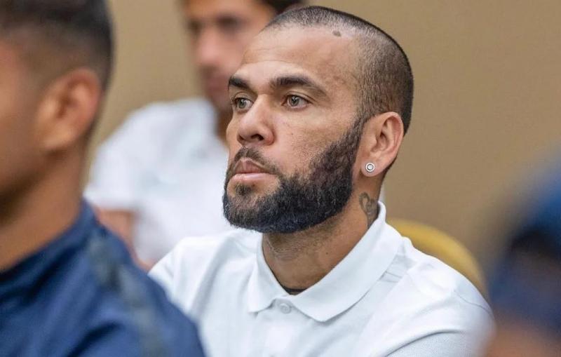 Justiça nega recurso e decide manter Daniel Alves preso em Barcelona