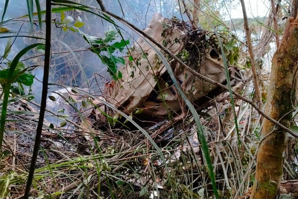 Piloto morre após ter corpo queimado em queda de avião no AM