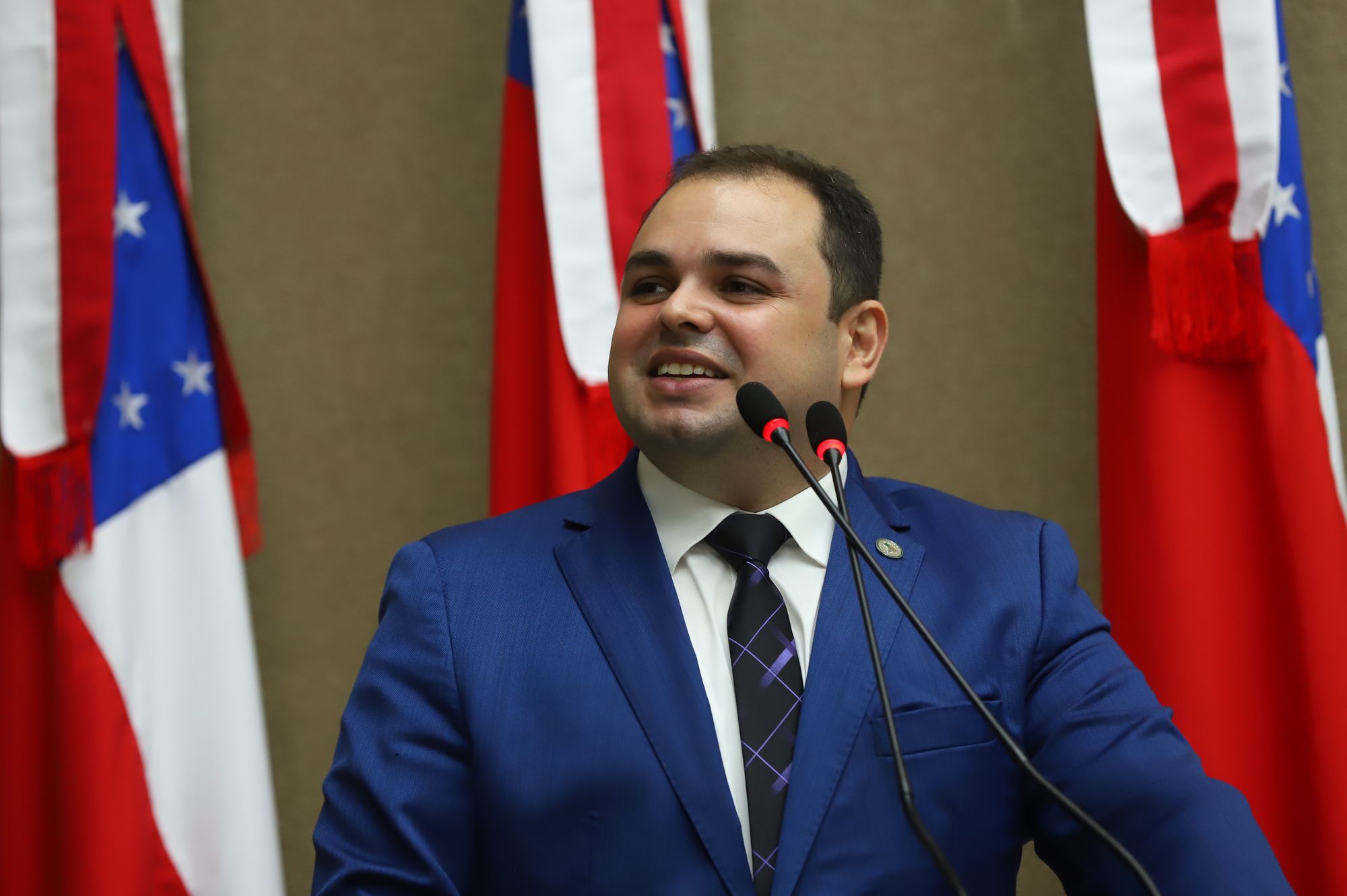 Eleito com a maior votação da história do parlamento estadual, Roberto Cidade assume 2° mandato