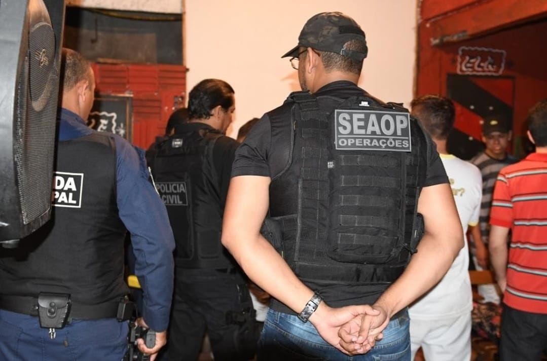 Fiscalização encerra festa e interdita dois bares em Manaus