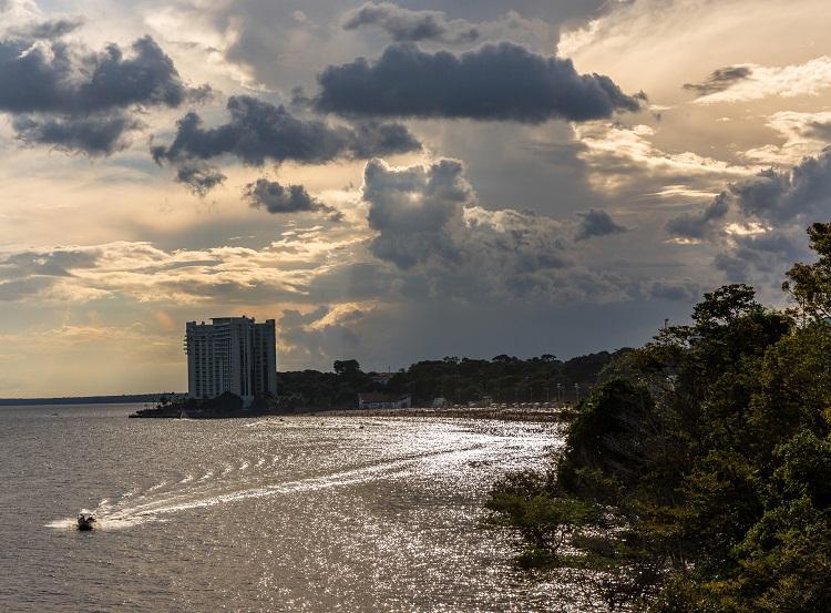 Adriana Brasil - Manaus com tempinho frio é bom pra... Confira!