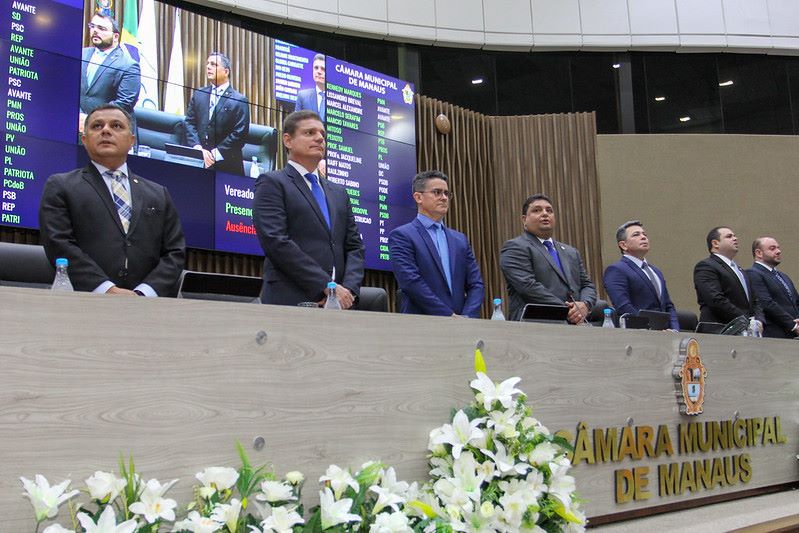 Base aliada do prefeito David Almeida garante comando das principais comissões da CMM