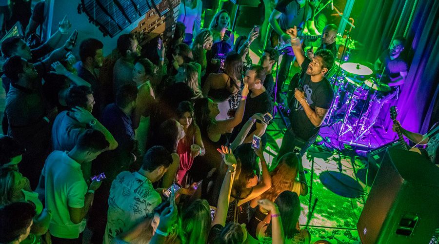 Adriana Brasil - FDS com teatro, boi, baladinha e cinema; escolha