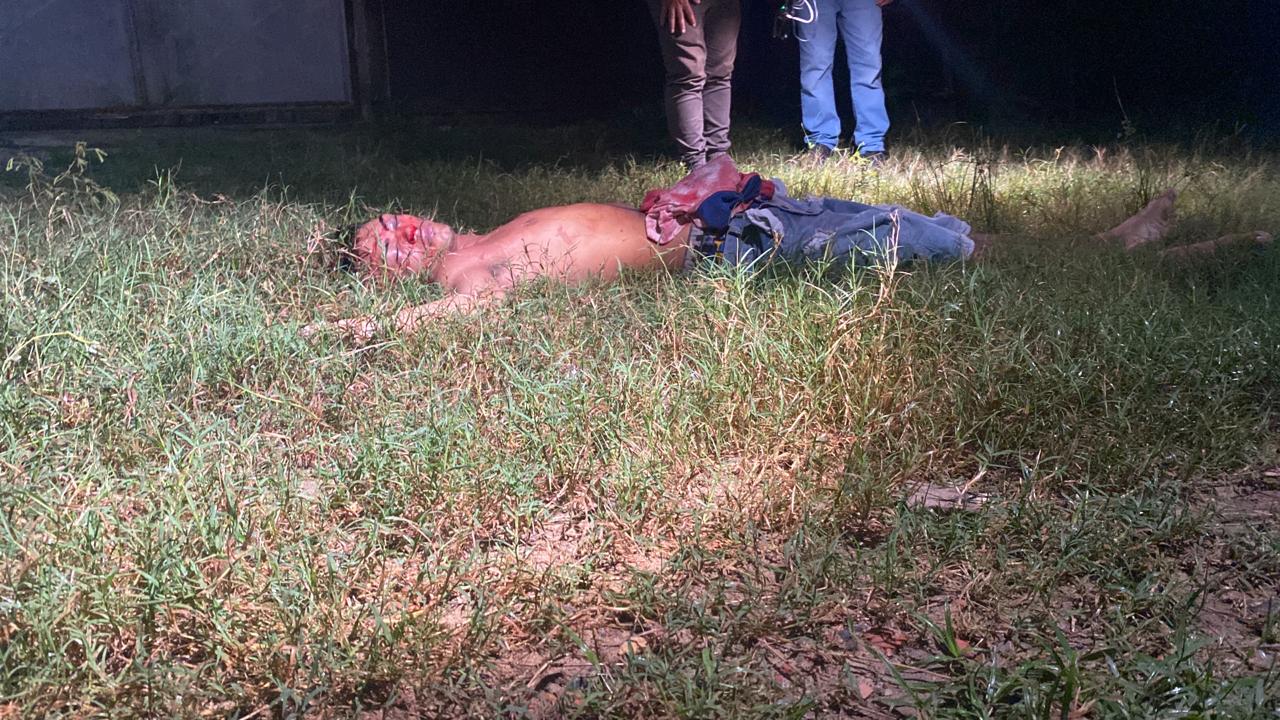 Vídeo: Esposa se desespera ao ver corpo de jovem na zona Leste