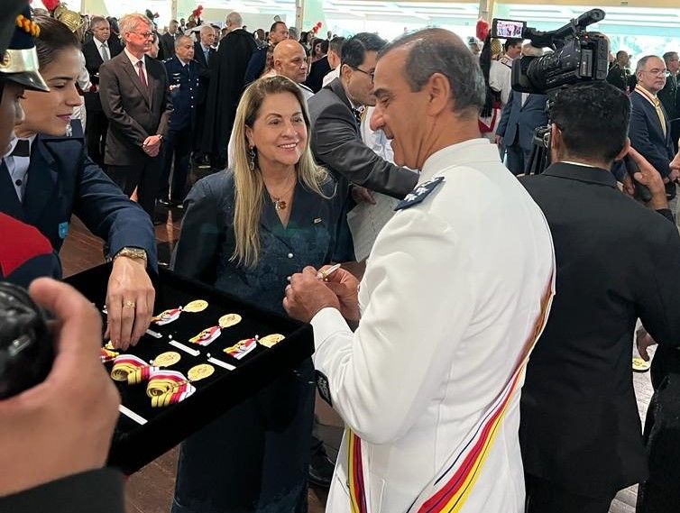 Desembargadora Graça Figueiredo é condecorada com a “Medalha da Ordem do Mérito Judiciário Militar”, em Brasília