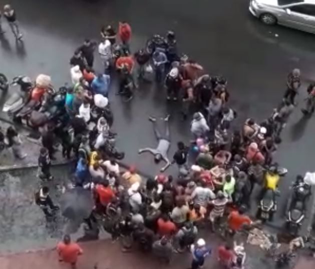 Pistoleiros matam jovem no meio da rua no Centro de Manaus