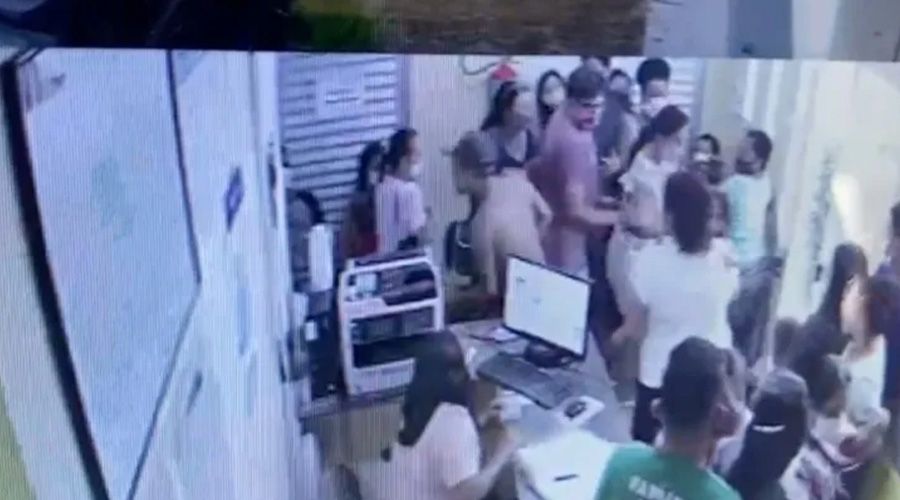 Vídeo: Homem invade UBS e faz mulher refém para não ser preso em Manaus