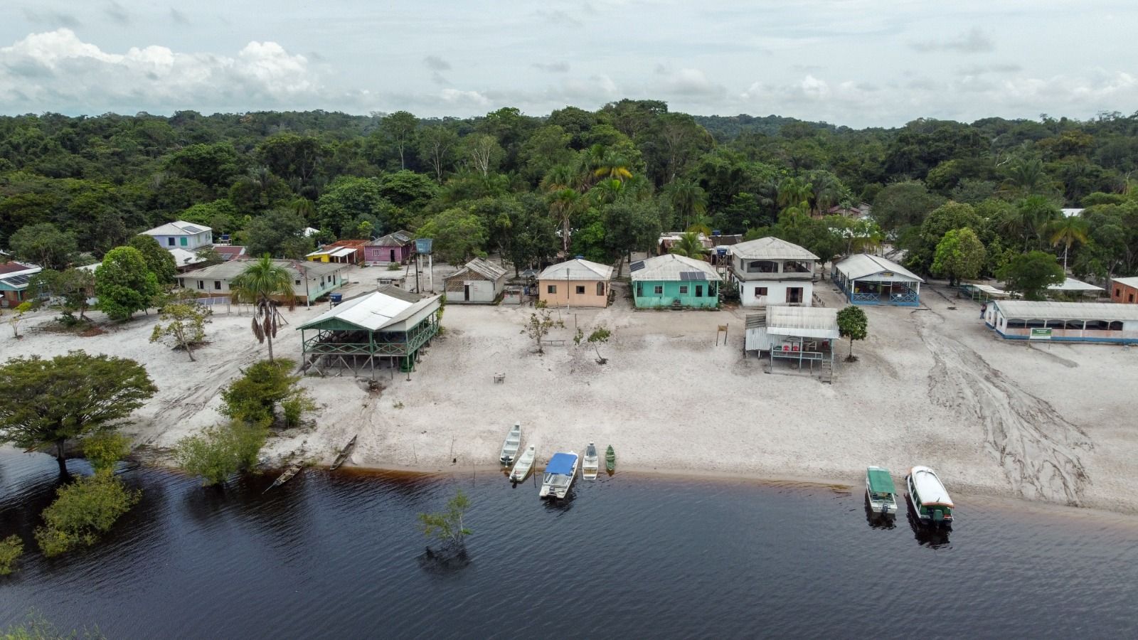 Luciano Huck conhece turismo de base comunitária no Amazonas