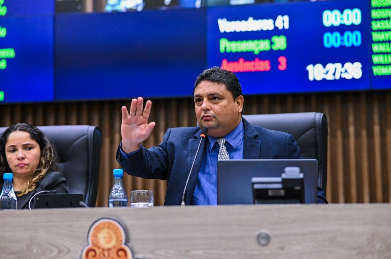 Projeto que proíbe instalação de medidores aéreos de energia avança na CMM