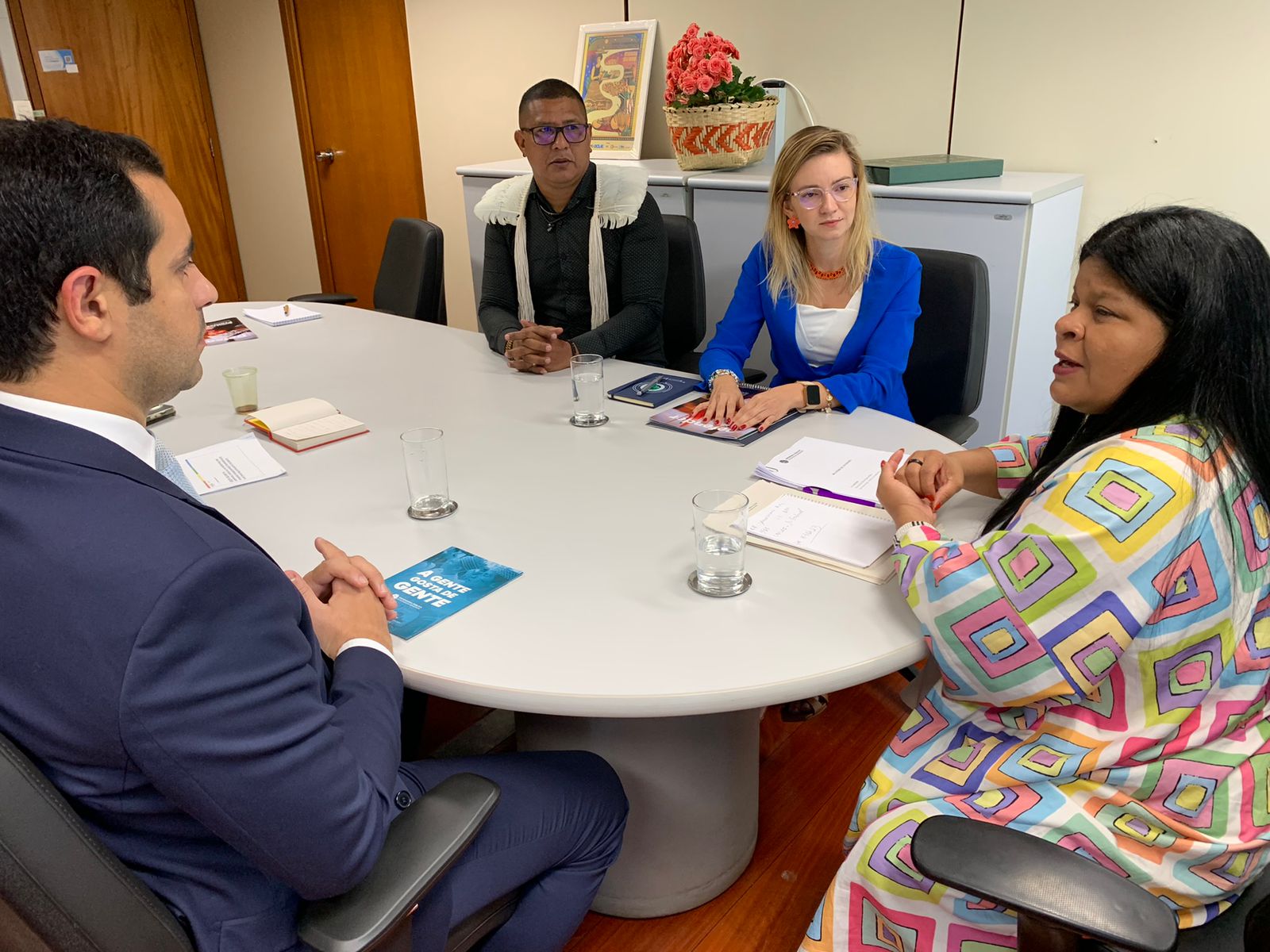 DPE entrega ao Ministério dos Povos Indígenas relatório sobre população Yanomami no AM