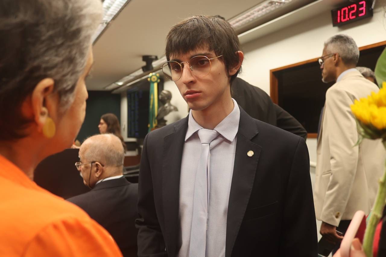 Amom integra comissão para fiscalizar obras públicas inacabadas em todo Brasil