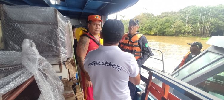 Bebê de 2 meses desaparece após naufrágio de canoa no AM