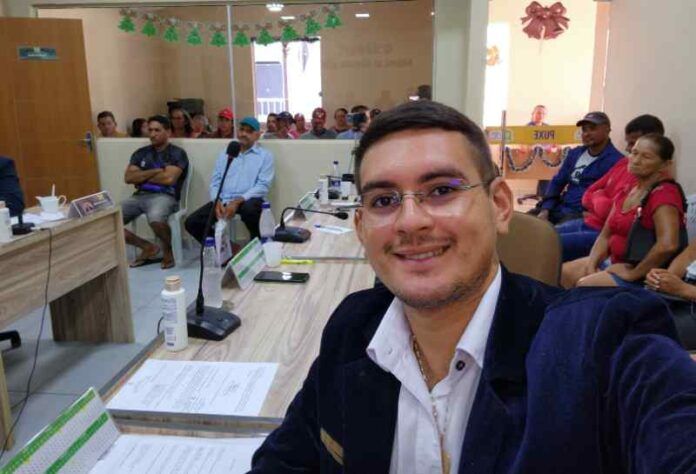 Vereador de Manaquiri sofre acidente de moto na estrada do município