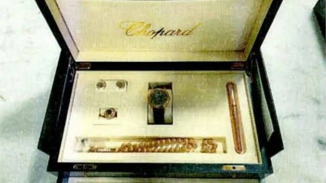 TCU proíbe Bolsonaro de usar e vender joias trazidas da Arábia Saudita