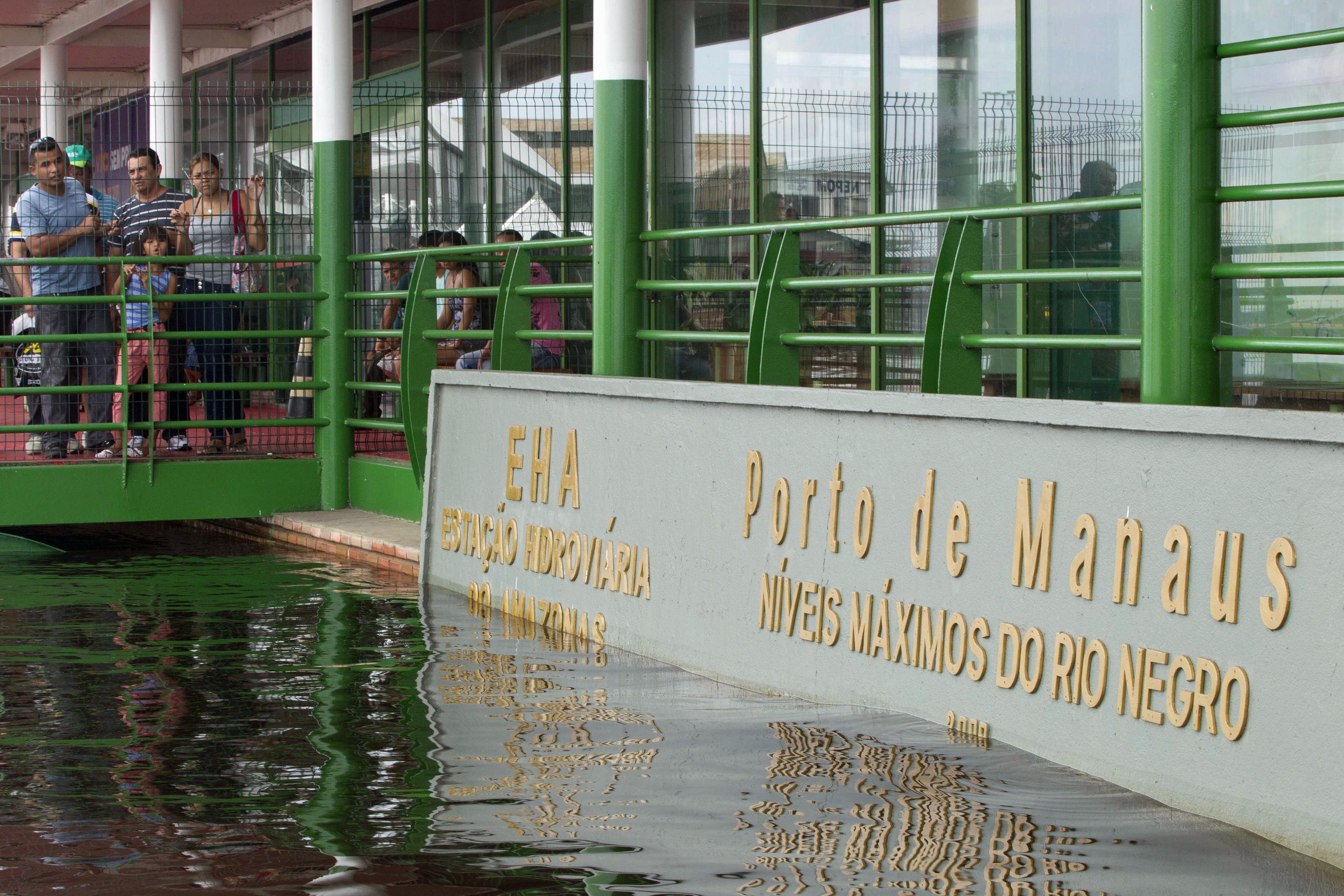 Cheia do Rio Negro já provoca alerta