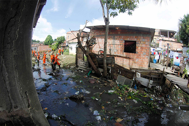 Multa por jogar lixo nas ruas de Manaus pode custar R$ 998