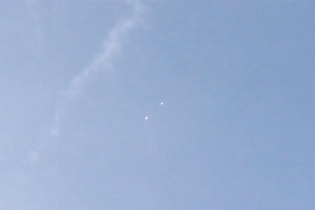 Pontos brancos no céu chamam atenção em Manaus