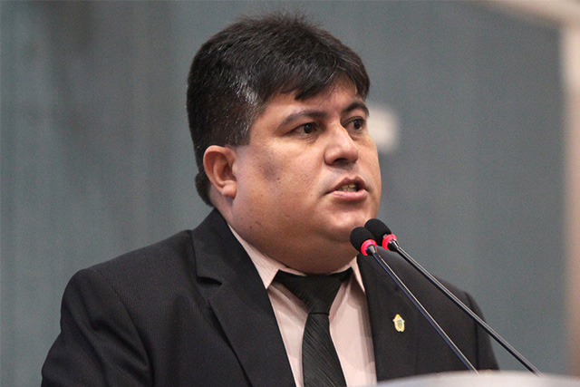 Vereador que proibir cobrança por prova de 2ª chamada