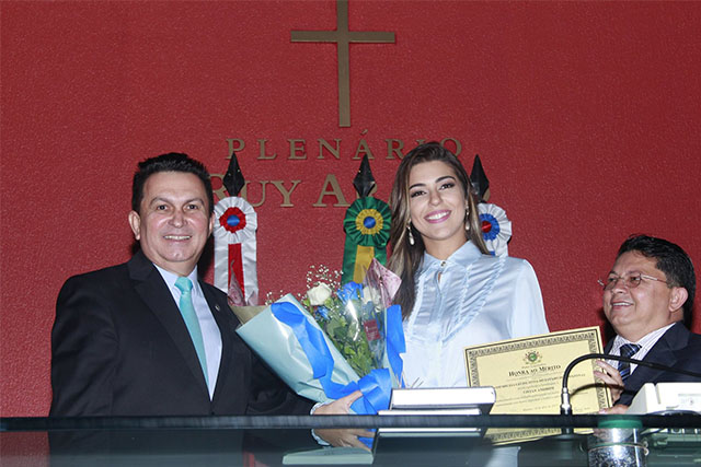 Vivian recebe homenagem na ALE após BBB