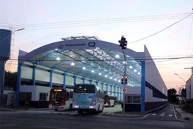 Veja como usar internet nos terminais de ônibus