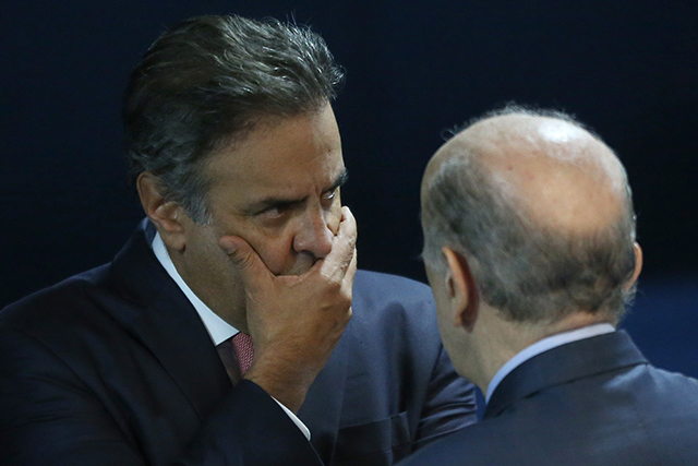 Aécio Neves tem passaporte apreendido