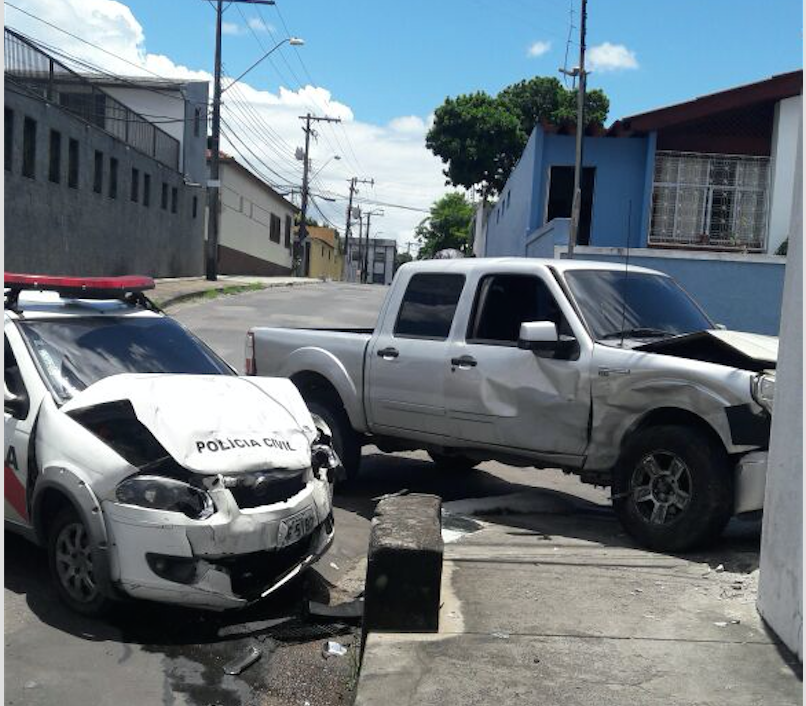 Carro da polícia dá P.T. em acidente no Kissia