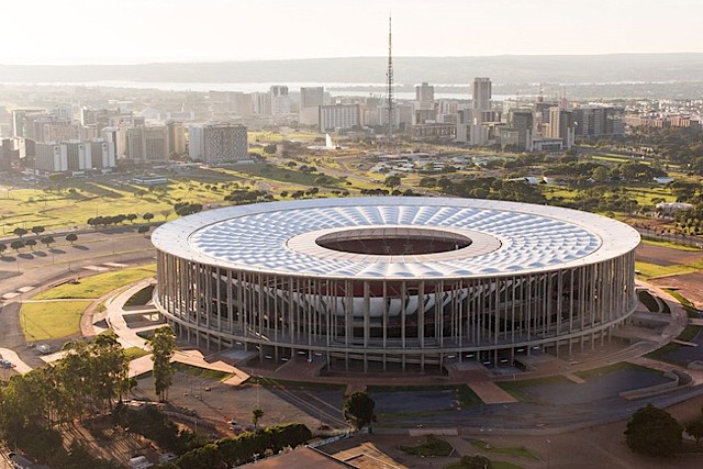 Ex-governadores são presos por obra em estádio