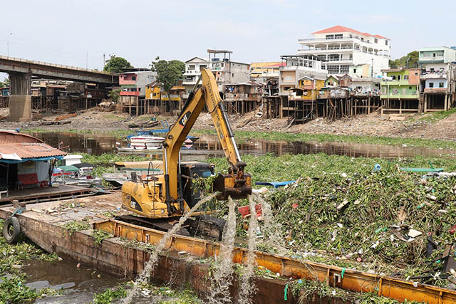 Prefeitura retira 2 mil toneladas de lixo dos igarapés em 5 meses