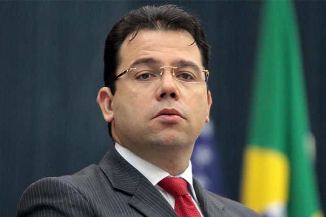 Wilker procura vice para chapa ao governo