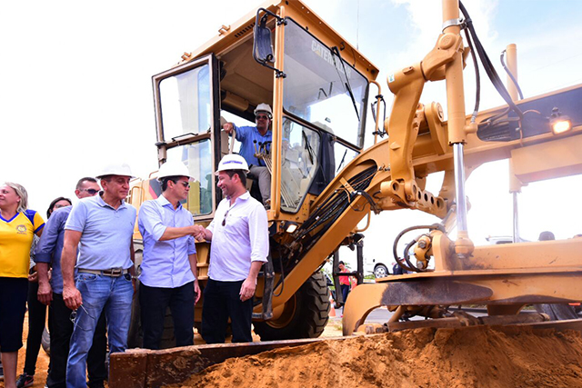 Governador vai em busca de recursos para habitação