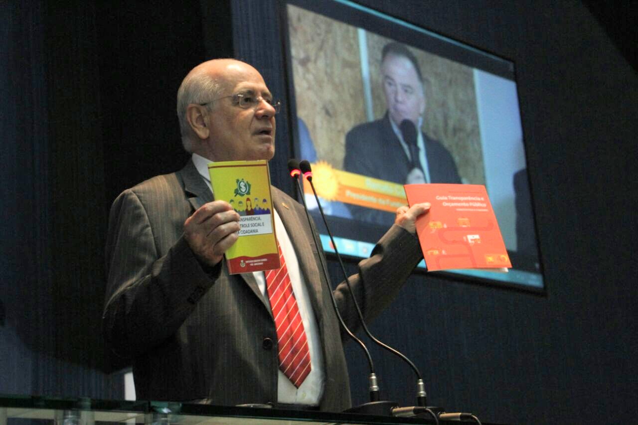 Serafim Corrêa lança Cartilha da Transparência, em Brasília