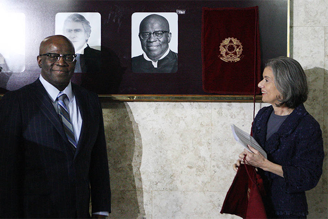 Joaquim Barbosa admite pensar em candidatura