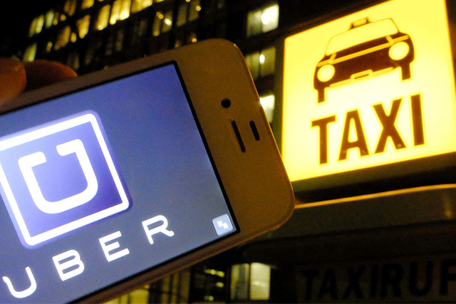 Taxistas querem que prefeitura fiscalize o Uber