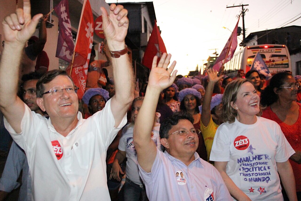 Gleisi Hoffmann pede voto para Ze Ricardo em Manaus
