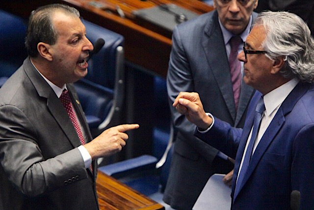 Saiu faísca: Omar faz debate acalorado no Senado