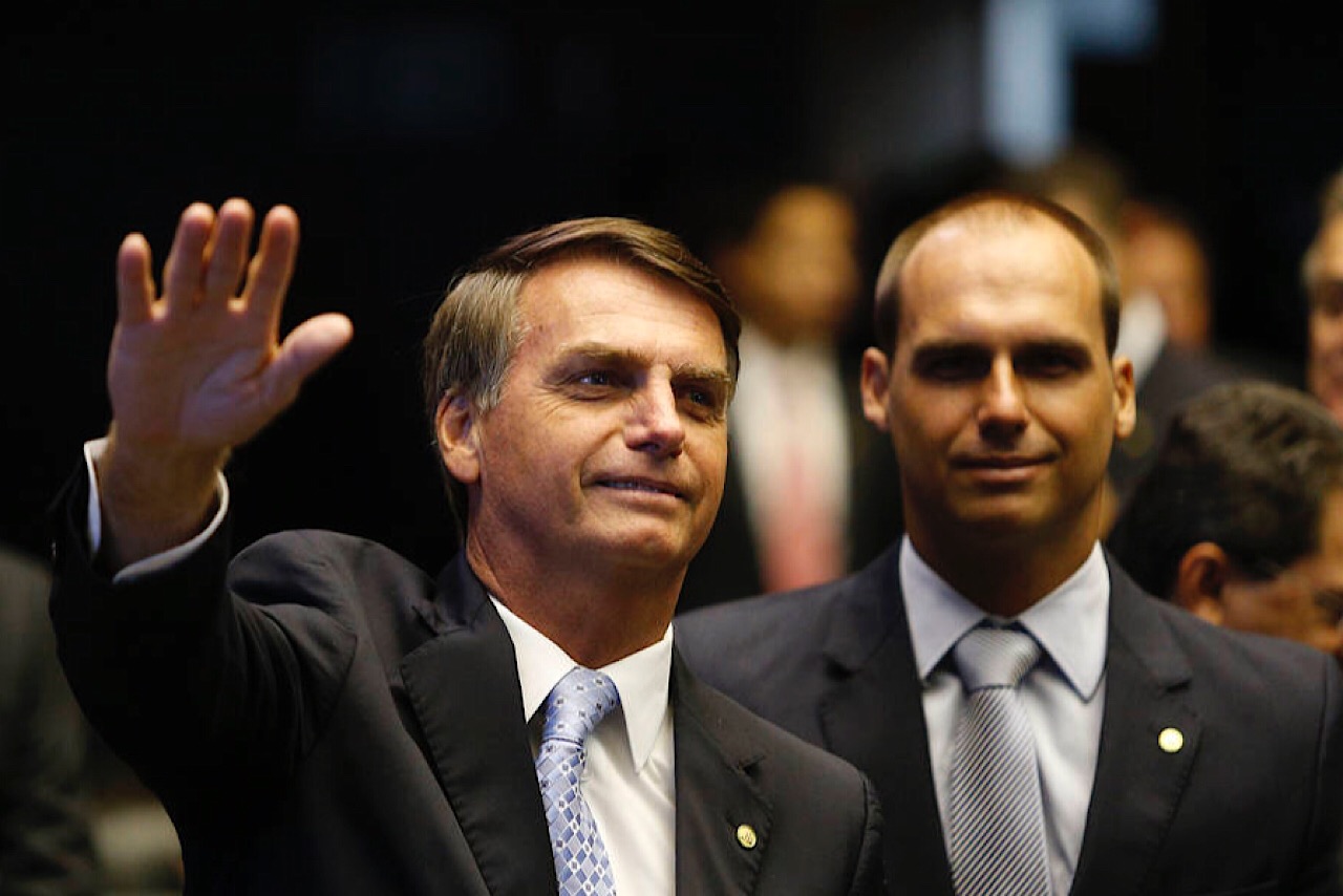 Filho de Bolsonaro quer criminalizar comunismo