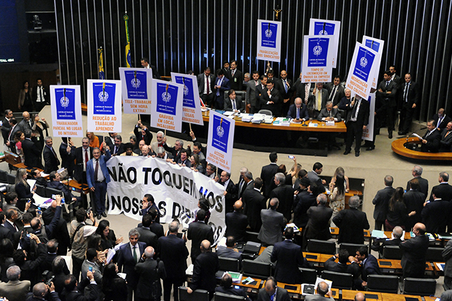 Quem paga a conta pela reforma trabalhista?