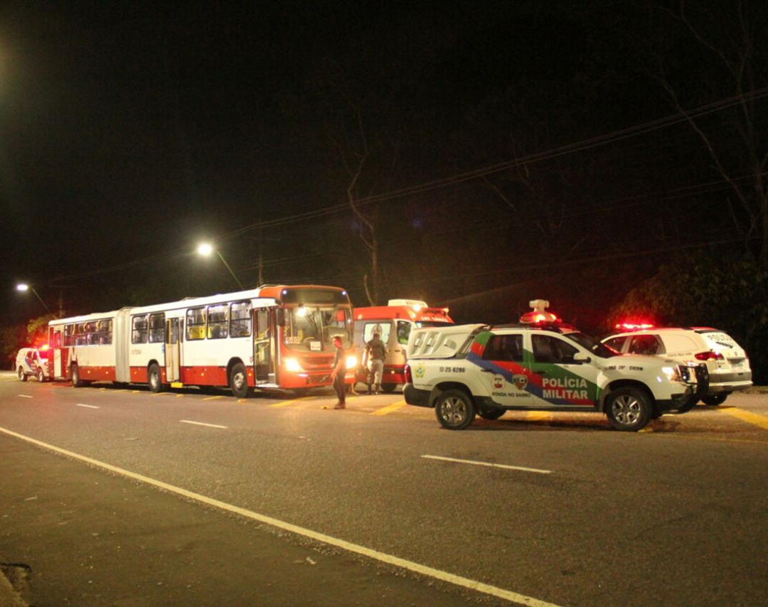 Passageiro é baleado durante assalto à linha 640