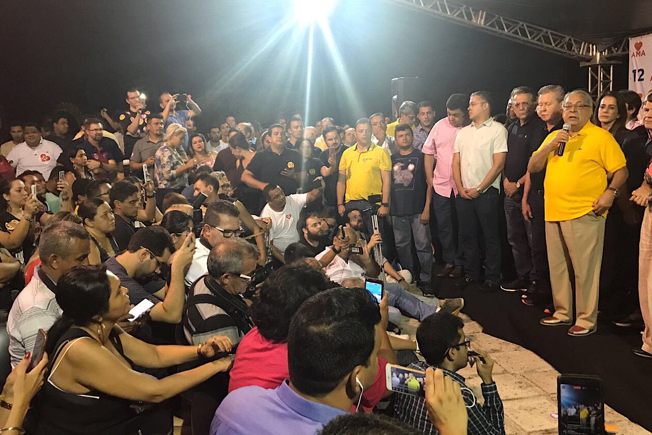 Posse de Amazonino é adiada em 5 dias e gera bate-boca