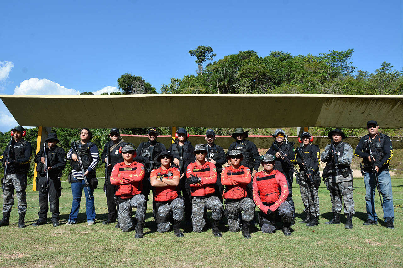 Policiais do AM começam a treinar com arma mais potente