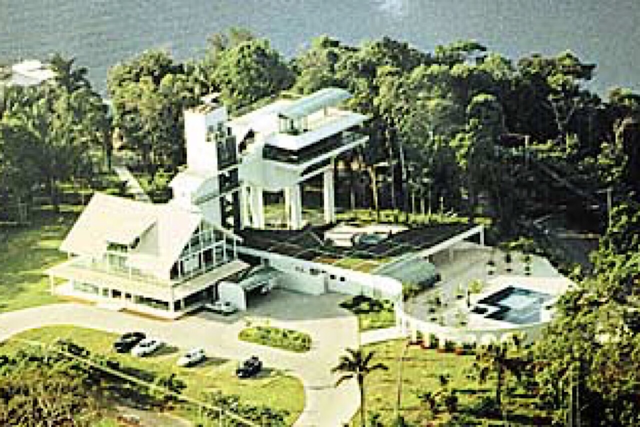 Colunista de &#8216;O Globo&#8217; alfineta Amazonino