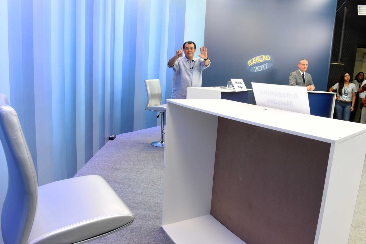 Sozinho no estúdio, Braga dispara contra Amazonino