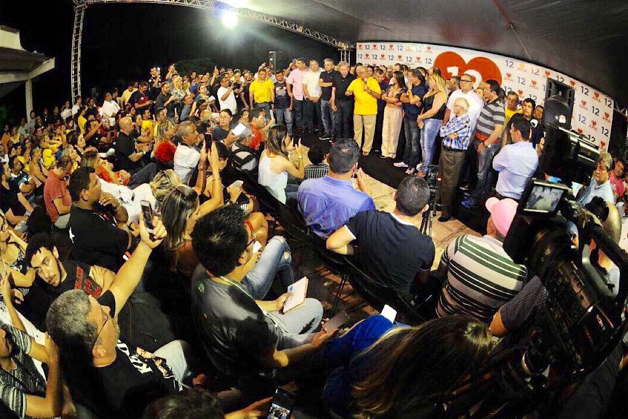 Roda do destino: Amazonino vence e estende mão a Eduardo